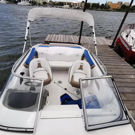 Nadmotlawie Apartament With Rent Motor Boat アパート *