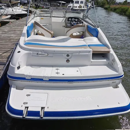 Lägenhet Nadmotlawie Apartament With Rent Motor Boat Gdańsk